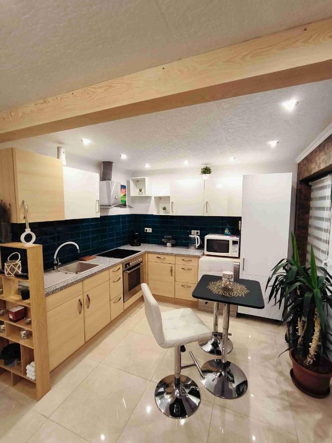 Baky House Apartment Balatonlelle Bagian luar foto
