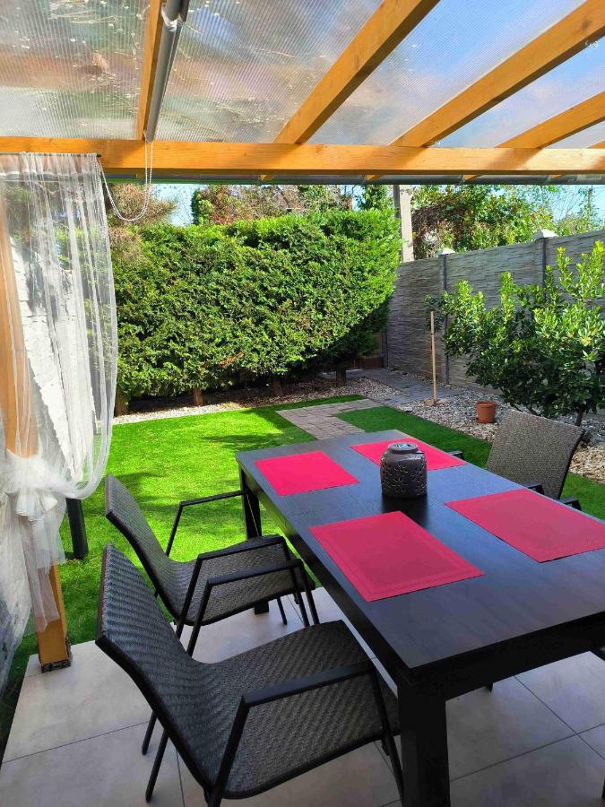 Baky House Apartment Balatonlelle Bagian luar foto