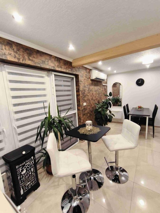 Baky House Apartment Balatonlelle Bagian luar foto