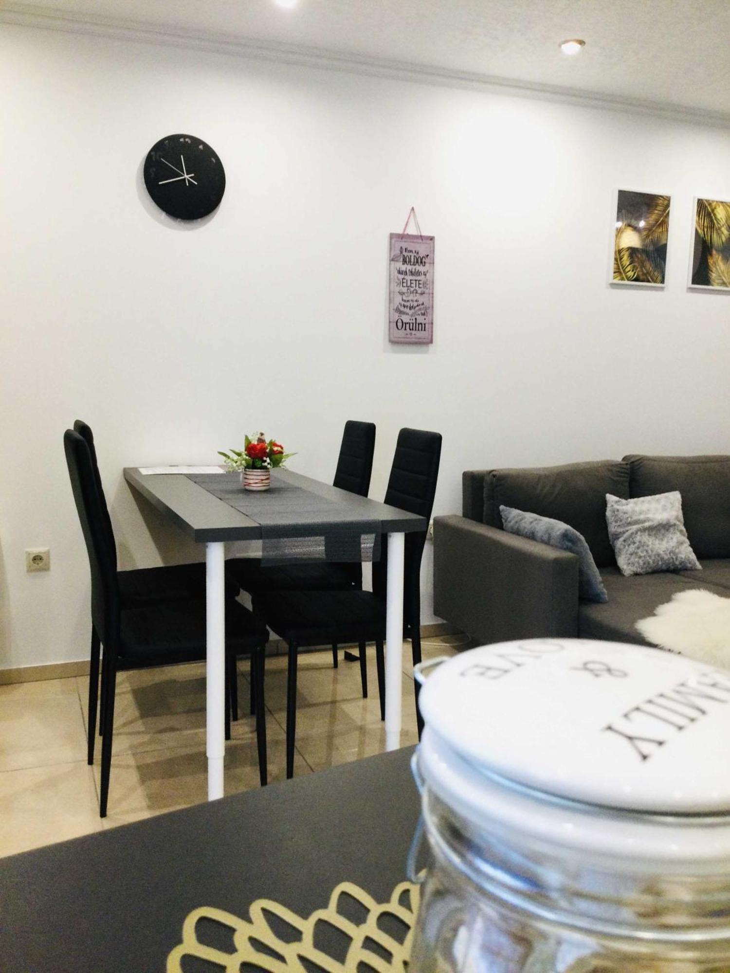 Baky House Apartment Balatonlelle Bagian luar foto