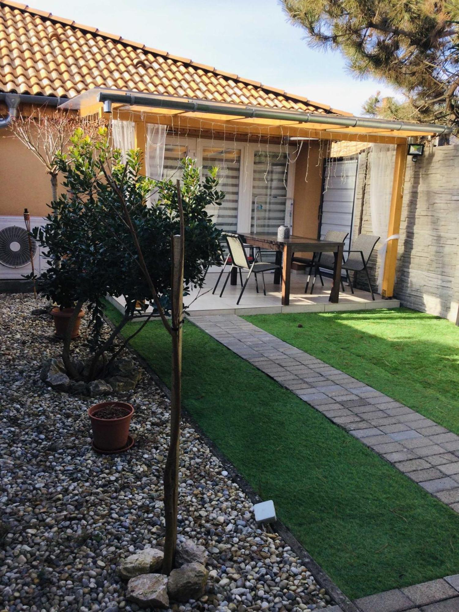 Baky House Apartment Balatonlelle Bagian luar foto